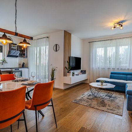 Korina Apartment - Free Private Parking Zára Kültér fotó