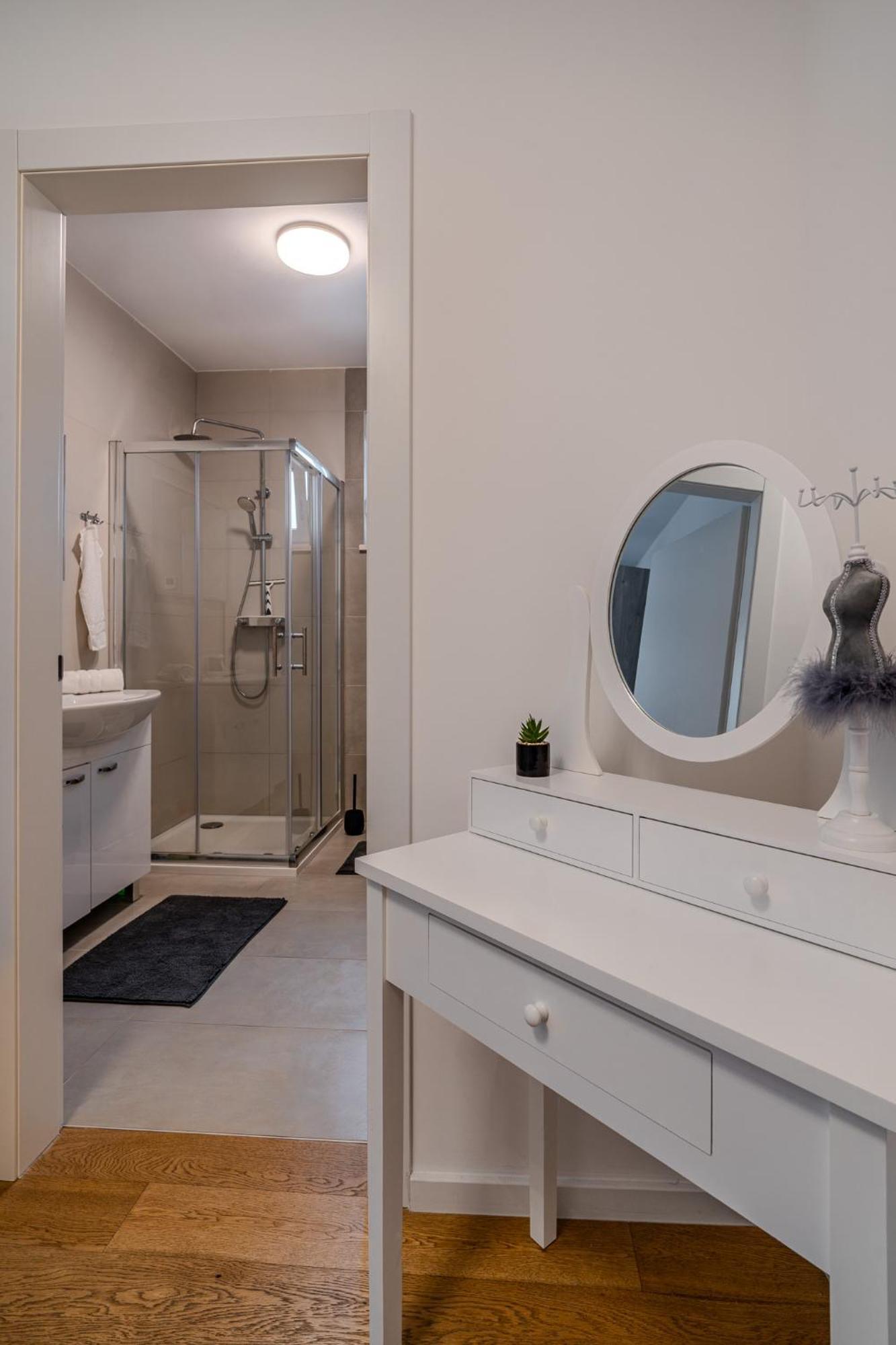 Korina Apartment - Free Private Parking Zára Kültér fotó